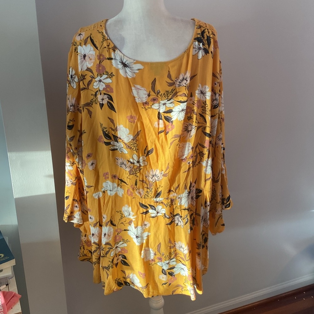 Torrid size 6 top - Picture 4 of 7
